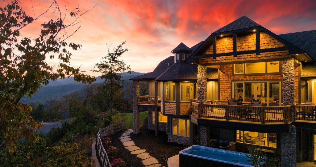 Grand Mountain Home with Unparalleled East Tennessee Views Available for 3.65 Million 60