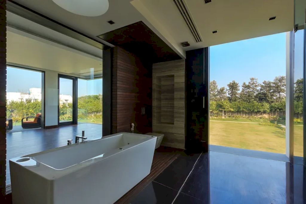 House Outhouse with centralized open spaces by DADA Partners 11