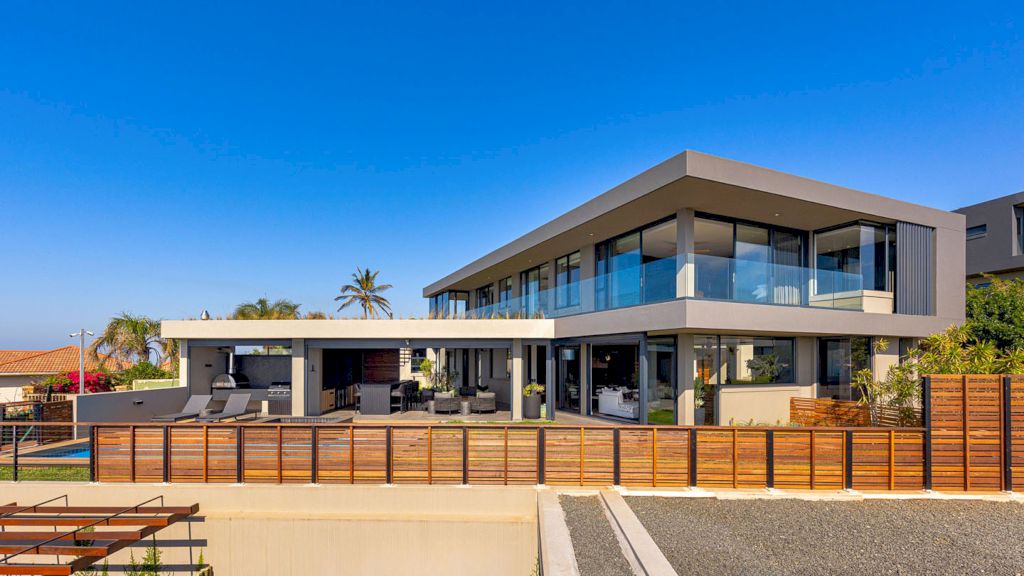 La Maison Noire in South Africa by Metropole Architects