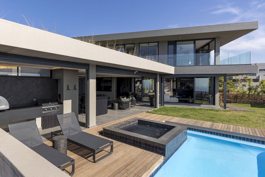 La Maison Noire in South Africa by Metropole Architects 12