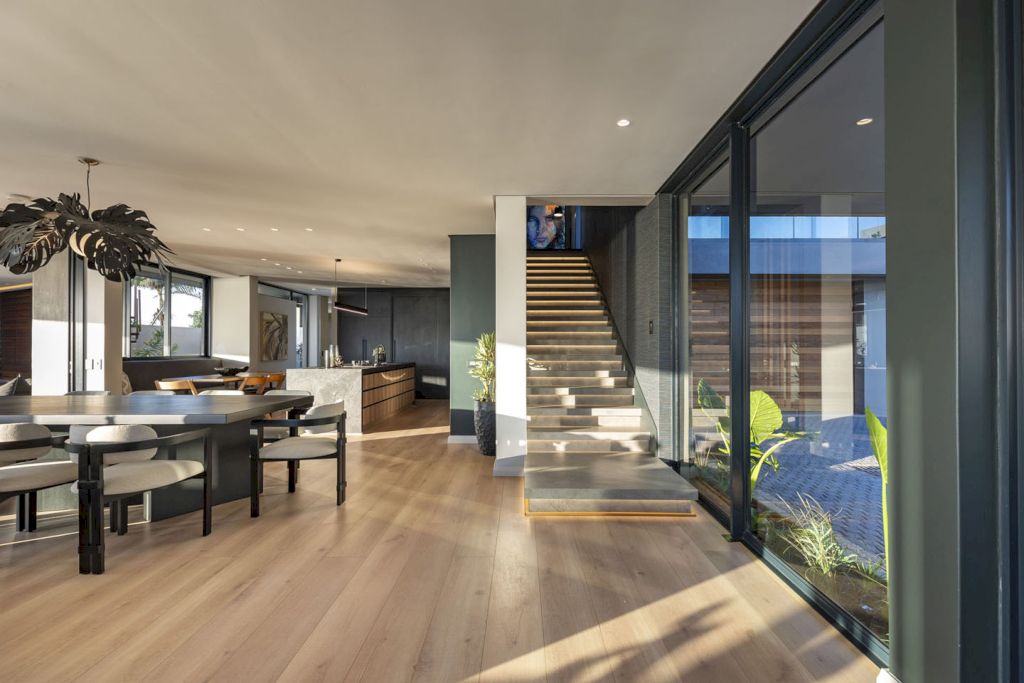 La Maison Noire in South Africa by Metropole Architects 17