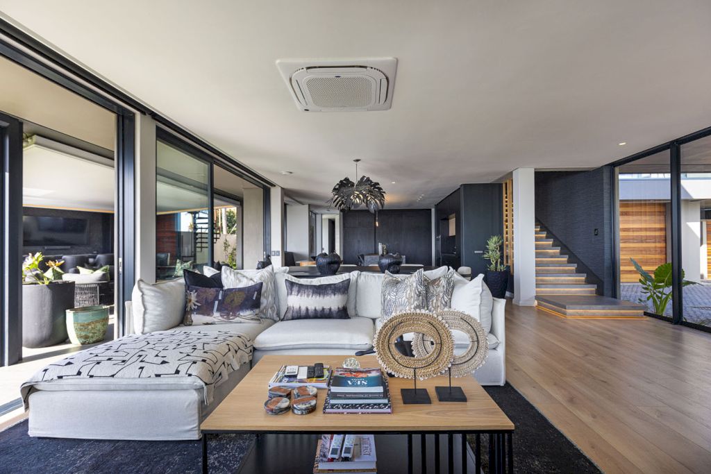 La Maison Noire in South Africa by Metropole Architects 20