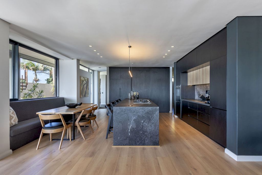 La Maison Noire in South Africa by Metropole Architects 22