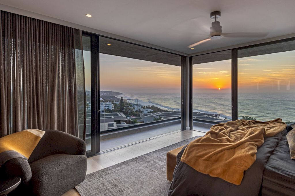 La Maison Noire in South Africa by Metropole Architects 23