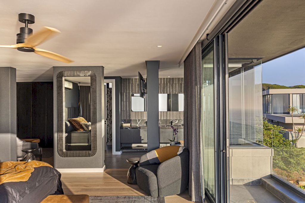 La Maison Noire in South Africa by Metropole Architects 24