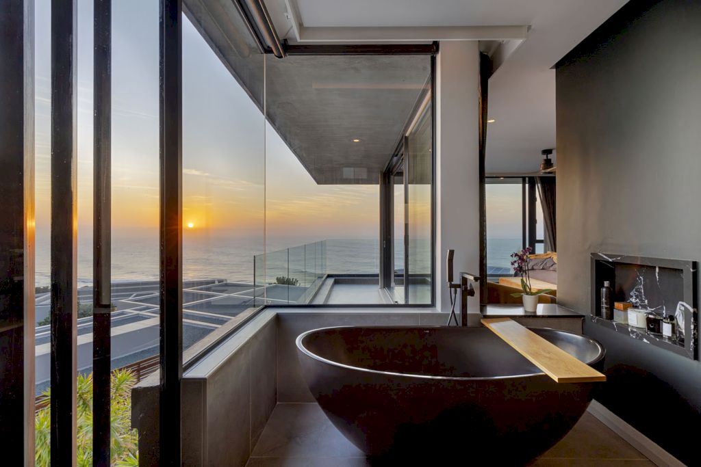 La Maison Noire in South Africa by Metropole Architects 26