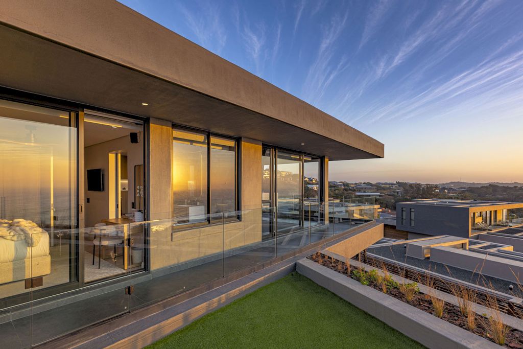 La Maison Noire in South Africa by Metropole Architects 9