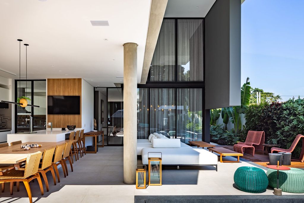 Liu House Glass Infused Beachfront Sanctuary by Raiz Arquitetura 12