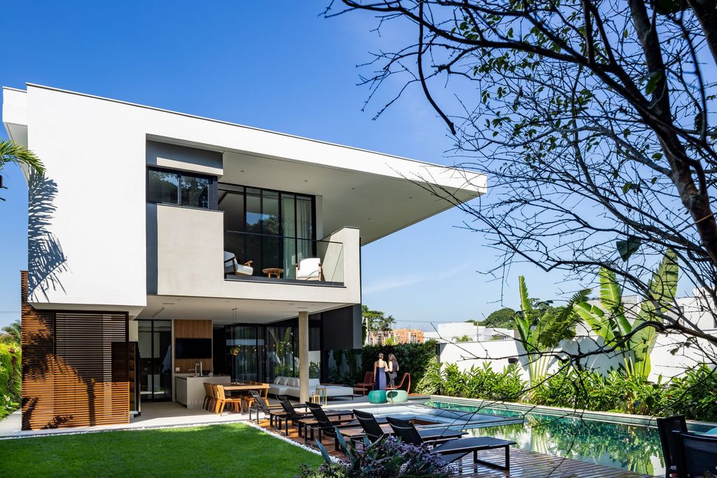 Liu House Glass Infused Beachfront Sanctuary by Raiz Arquitetura 8
