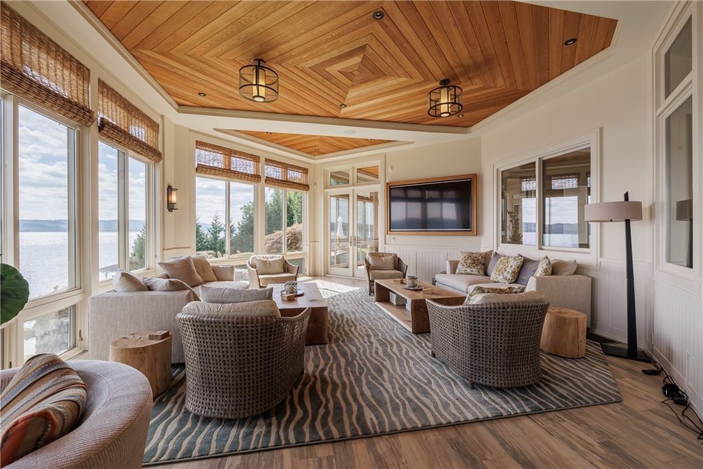 Luxury Waterfront Mansion with Prime Location on Canandaigua Lake Listed for 11.5 Million 12