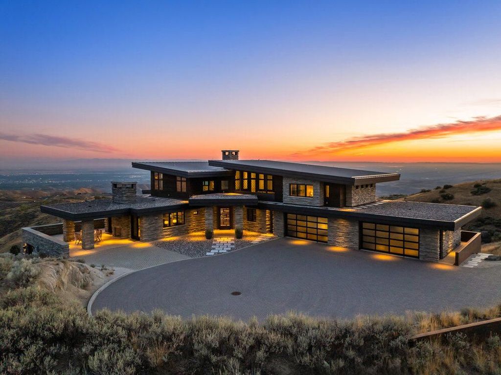 Nature and Architecture Unite in This Iconic Idaho Home Listed for 5925000 1