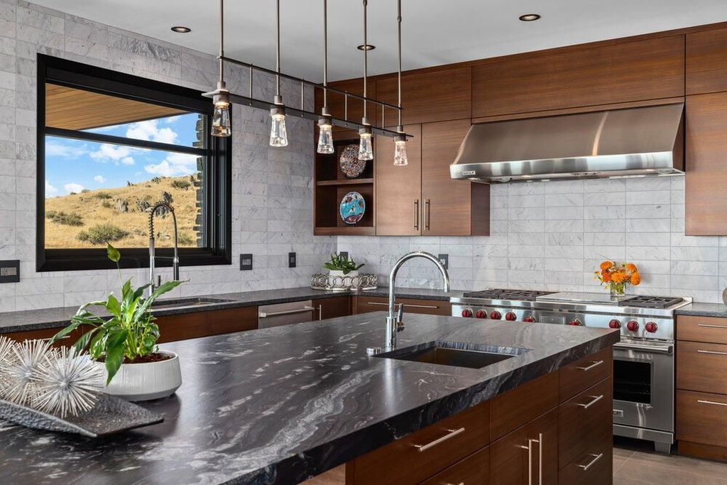 Nature and Architecture Unite in This Iconic Idaho Home Listed for 5925000 15