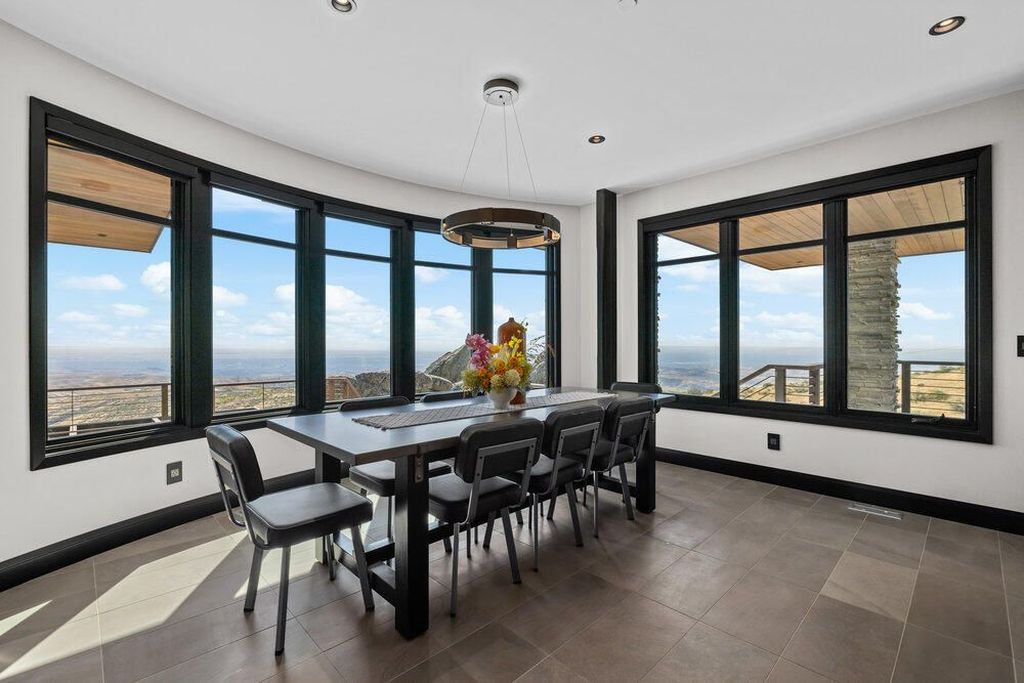Nature and Architecture Unite in This Iconic Idaho Home Listed for 5925000 17