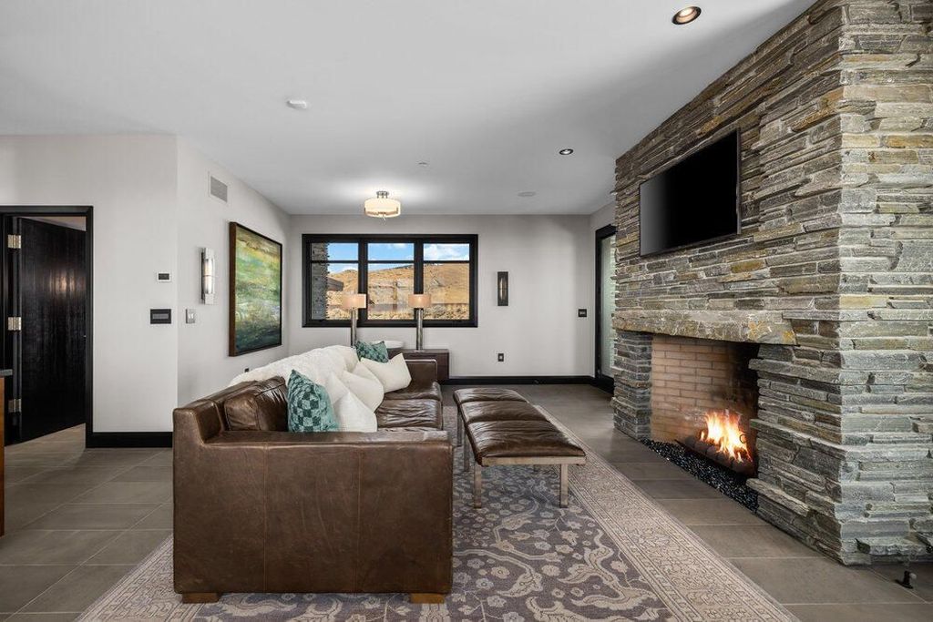 Nature and Architecture Unite in This Iconic Idaho Home Listed for 5925000 20