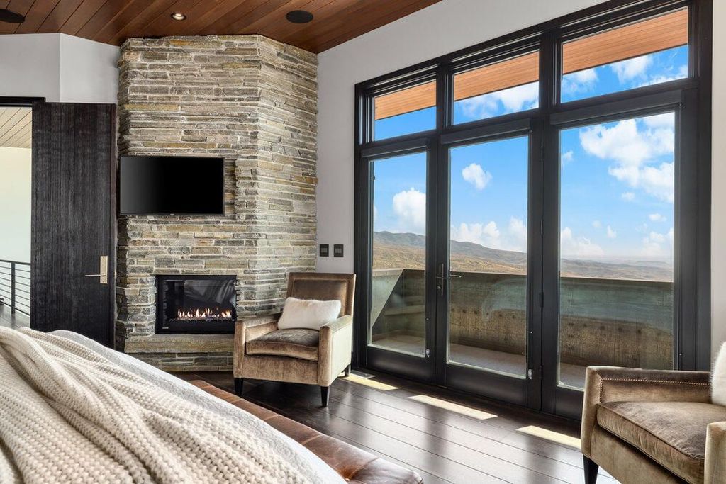 Nature and Architecture Unite in This Iconic Idaho Home Listed for 5925000 26