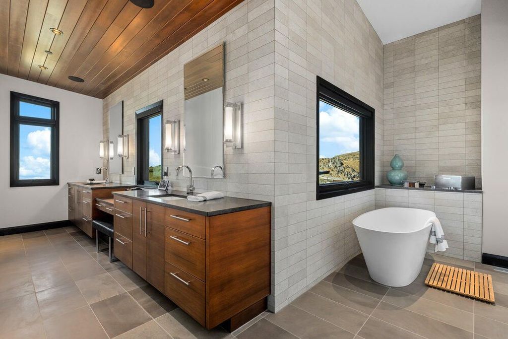 Nature and Architecture Unite in This Iconic Idaho Home Listed for 5925000 27