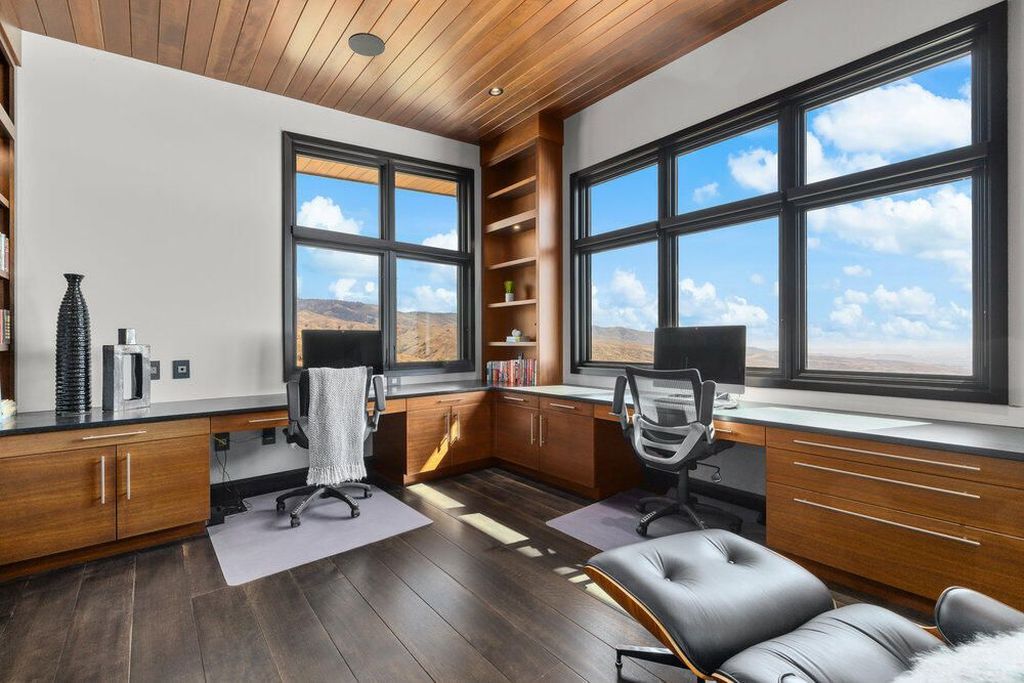 Nature and Architecture Unite in This Iconic Idaho Home Listed for 5925000 30