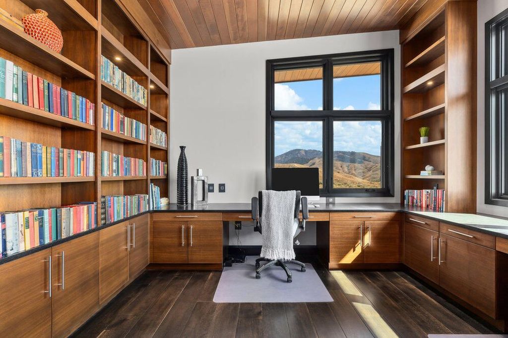 Nature and Architecture Unite in This Iconic Idaho Home Listed for 5925000 31