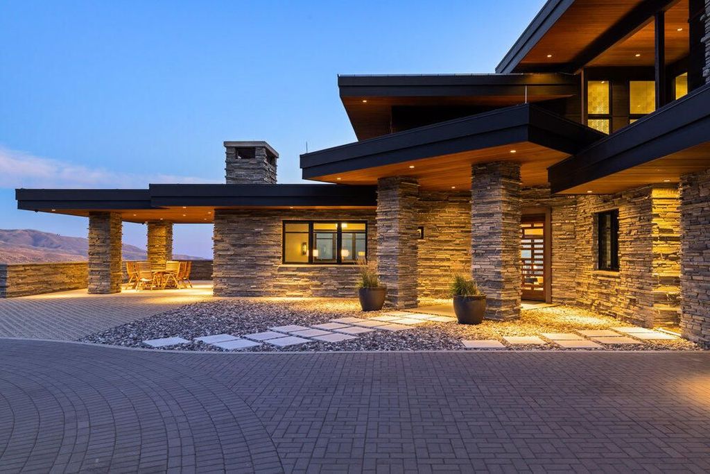 Nature and Architecture Unite in This Iconic Idaho Home Listed for 5925000 4