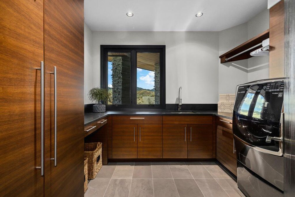 Nature and Architecture Unite in This Iconic Idaho Home Listed for 5925000 41