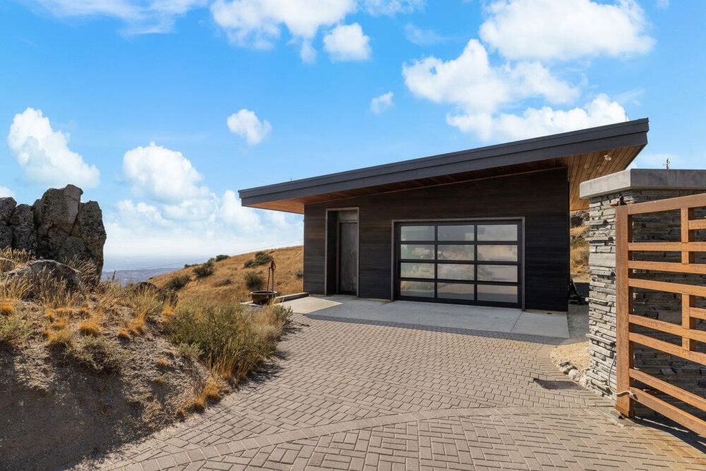 Nature and Architecture Unite in This Iconic Idaho Home Listed for 5925000 42