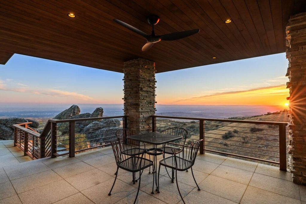 Nature and Architecture Unite in This Iconic Idaho Home Listed for 5925000 45