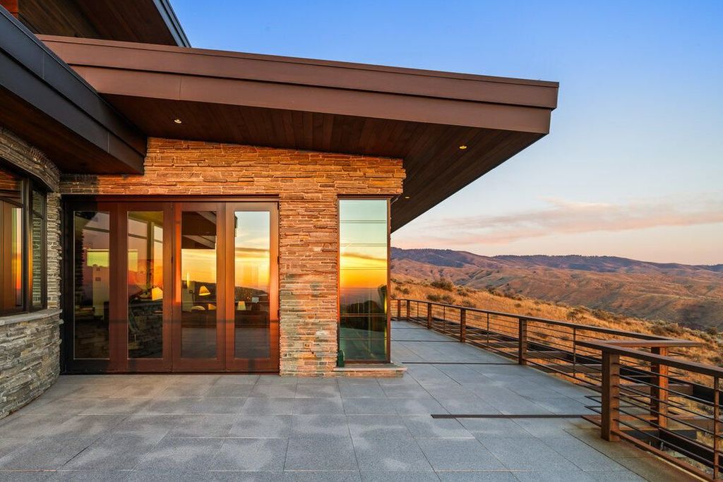 Nature and Architecture Unite in This Iconic Idaho Home Listed for 5925000 46
