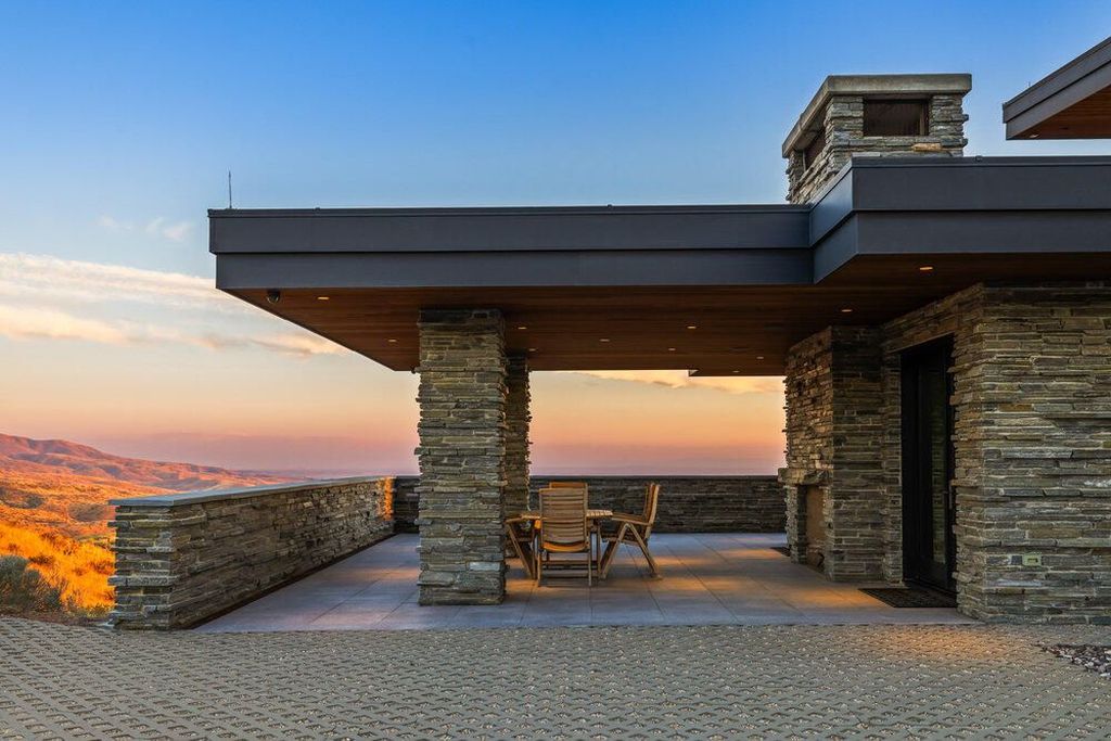 Nature and Architecture Unite in This Iconic Idaho Home Listed for 5925000 48