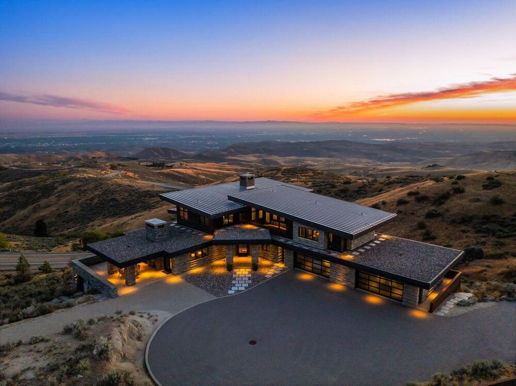 Nature and Architecture Unite in This Iconic Idaho Home Listed for 5925000 49