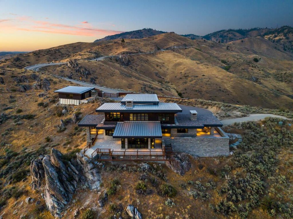 Nature and Architecture Unite in This Iconic Idaho Home Listed for 5925000 50