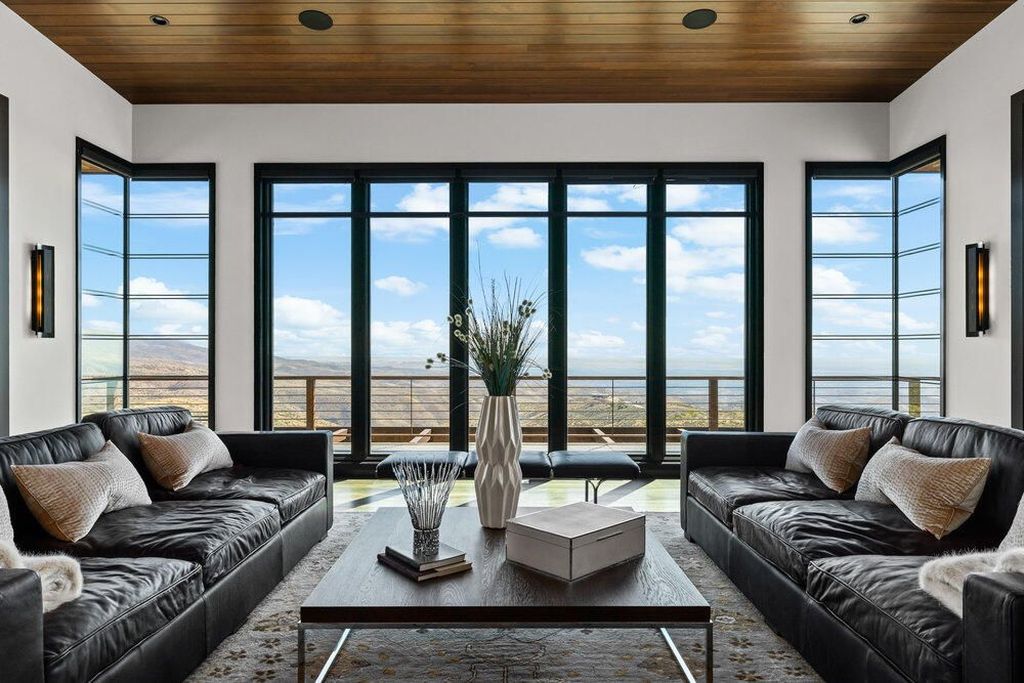 Nature and Architecture Unite in This Iconic Idaho Home Listed for 5925000 9
