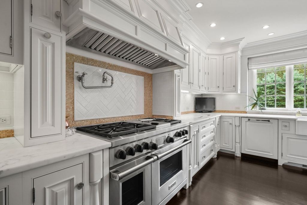 Stunning Georgian Inspired Home in a Beautiful Massachusetts Setting Priced at 10 Million 12