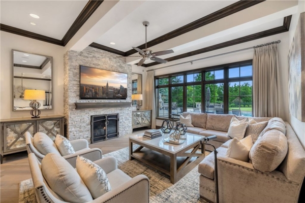 Urbandale Executive Home with Expansive Indoor-Outdoor Living and ...