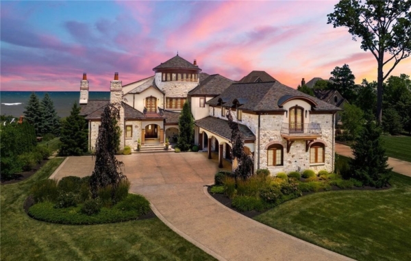 A Waterfront Dream: Extraordinary Lake Erie Estate in Ohio, Priced at $4.6 Million