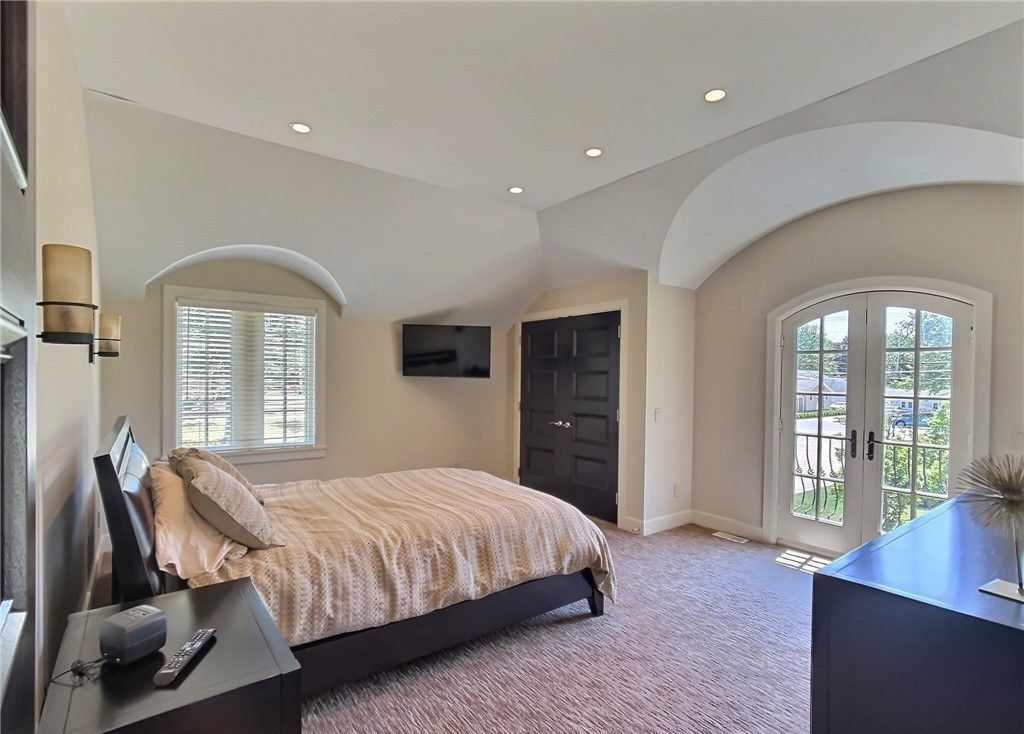 A Waterfront Dream Extraordinary Lake Erie Estate in Ohio Priced at 4.95 Million 18