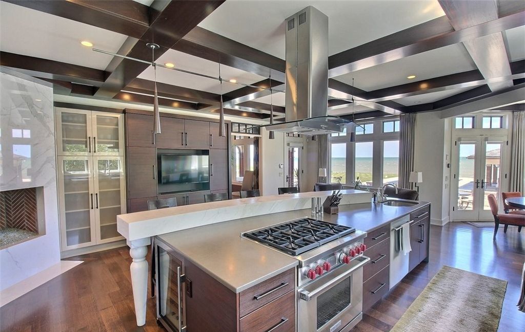 A Waterfront Dream Extraordinary Lake Erie Estate in Ohio Priced at 4.95 Million 8
