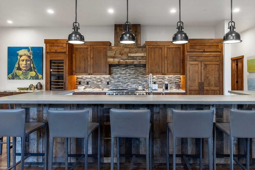 California Living Perfected Martis Camp Home Seamlessly Blending Grandeur and Warmth for 7479000 10