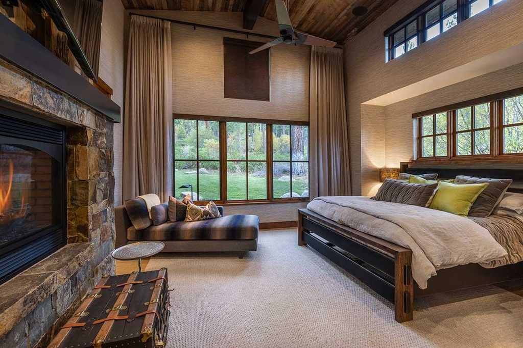 California Living Perfected Martis Camp Home Seamlessly Blending Grandeur and Warmth for 7479000 12