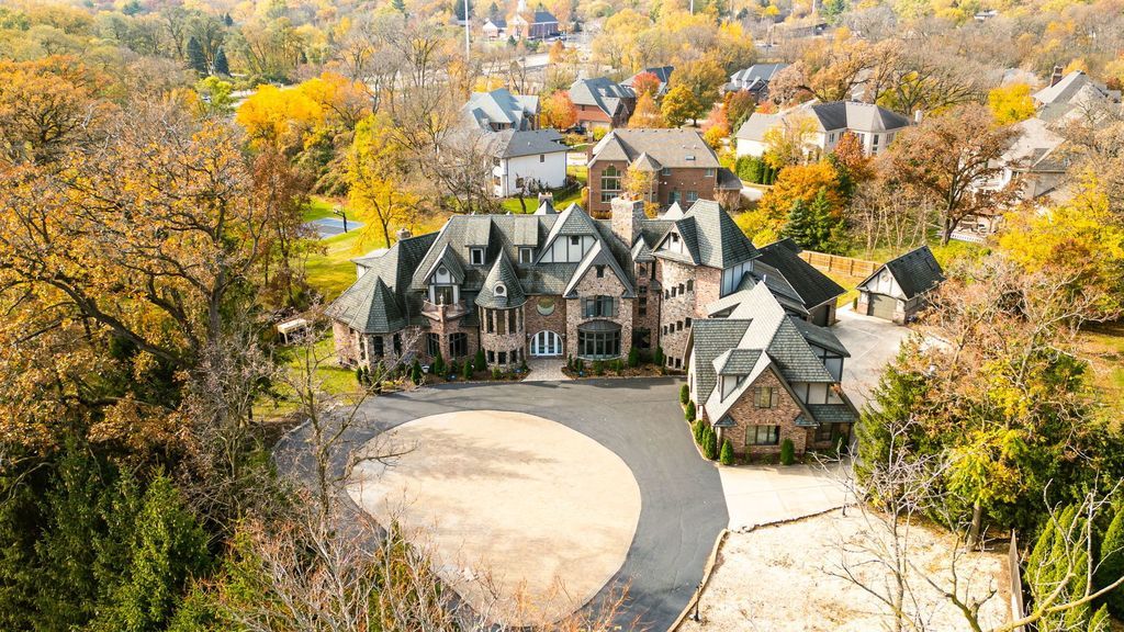 Elegant Illinois Retreat Rare 1.43 Acre Estate Offering Ultimate Privacy and Opulence Priced at 4.1 Million 1