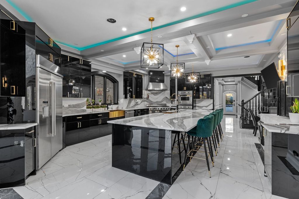 Elegant Illinois Retreat Rare 1.43 Acre Estate Offering Ultimate Privacy and Opulence Priced at 4.1 Million 10