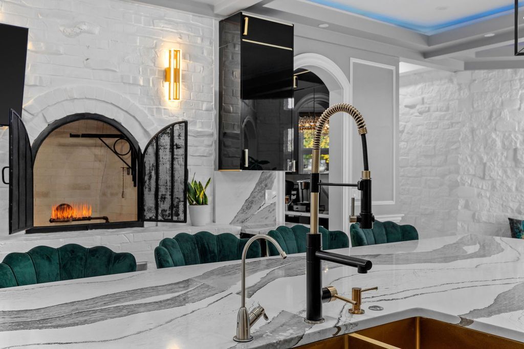 Elegant Illinois Retreat Rare 1.43 Acre Estate Offering Ultimate Privacy and Opulence Priced at 4.1 Million 15
