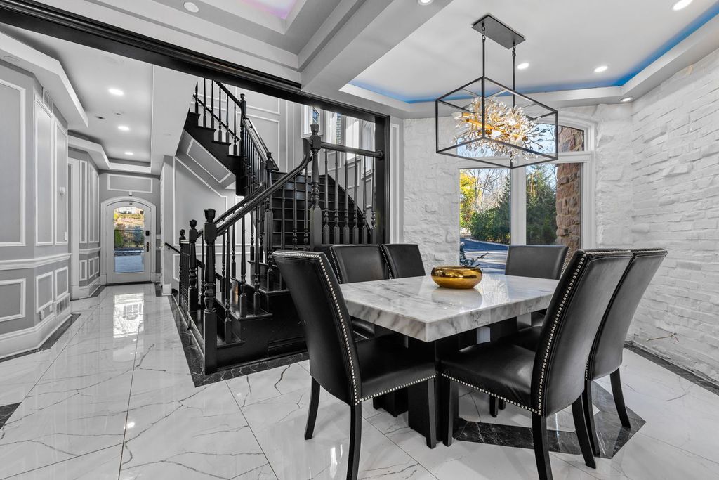 Elegant Illinois Retreat Rare 1.43 Acre Estate Offering Ultimate Privacy and Opulence Priced at 4.1 Million 17