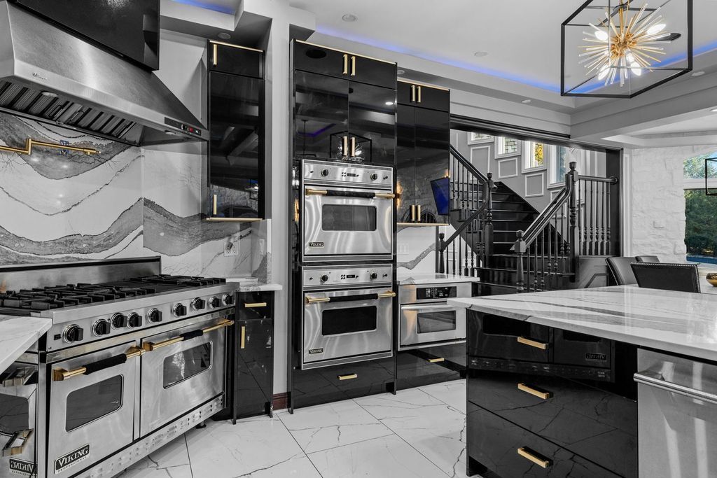 Elegant Illinois Retreat Rare 1.43 Acre Estate Offering Ultimate Privacy and Opulence Priced at 4.1 Million 18