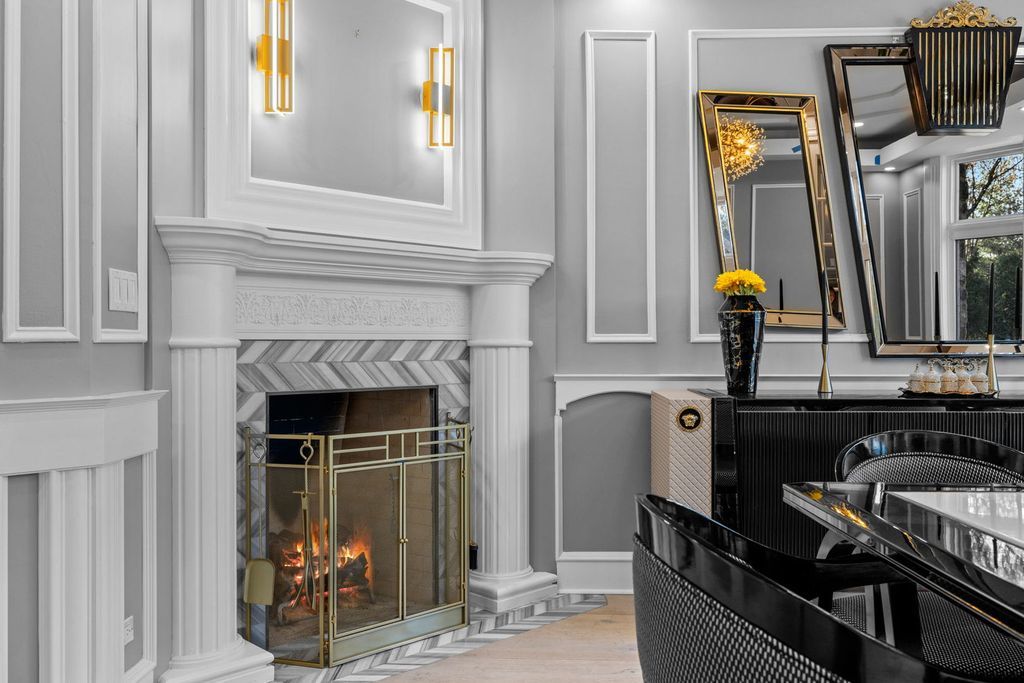 Elegant Illinois Retreat Rare 1.43 Acre Estate Offering Ultimate Privacy and Opulence Priced at 4.1 Million 21