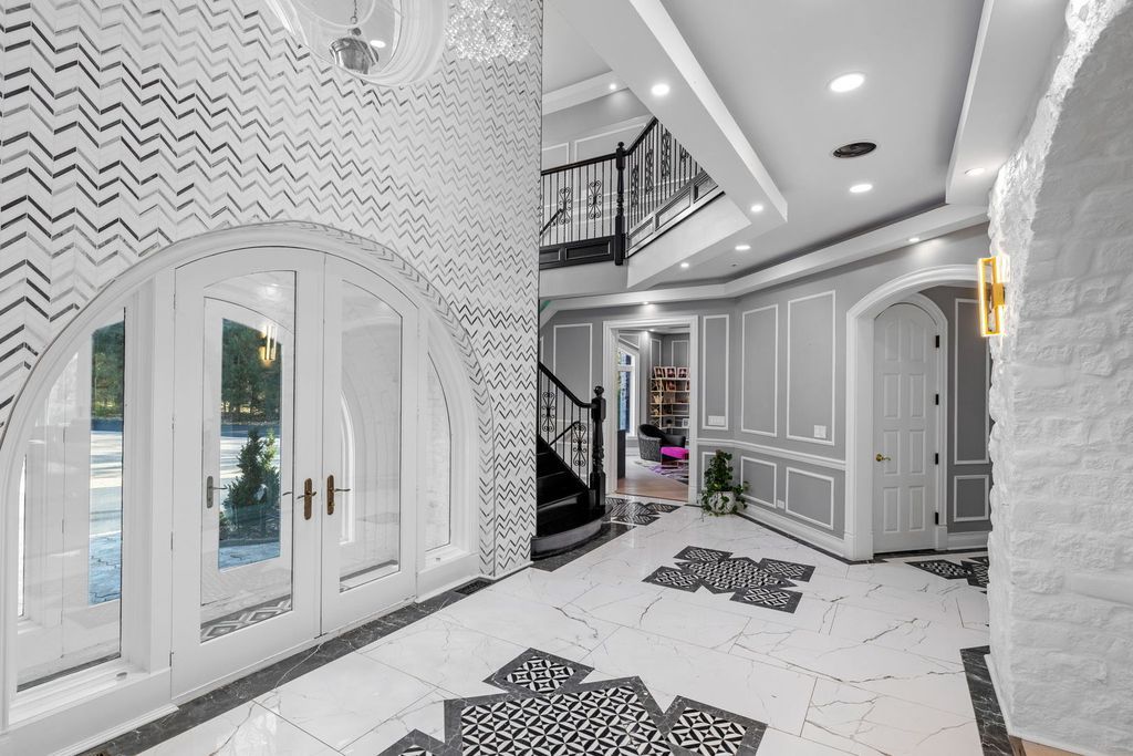 Elegant Illinois Retreat Rare 1.43 Acre Estate Offering Ultimate Privacy and Opulence Priced at 4.1 Million 24