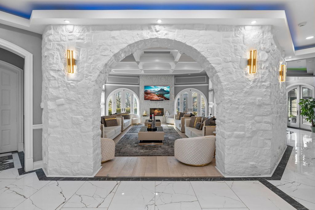 Elegant Illinois Retreat Rare 1.43 Acre Estate Offering Ultimate Privacy and Opulence Priced at 4.1 Million 25