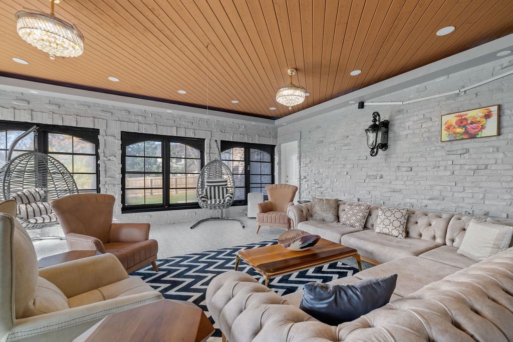 Elegant Illinois Retreat Rare 1.43 Acre Estate Offering Ultimate Privacy and Opulence Priced at 4.1 Million 29