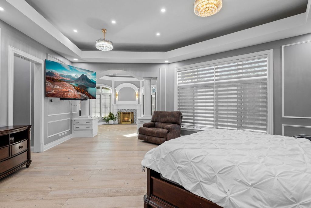 Elegant Illinois Retreat Rare 1.43 Acre Estate Offering Ultimate Privacy and Opulence Priced at 4.1 Million 31
