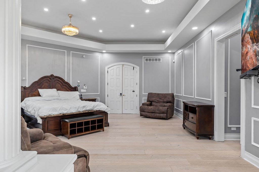 Elegant Illinois Retreat Rare 1.43 Acre Estate Offering Ultimate Privacy and Opulence Priced at 4.1 Million 32