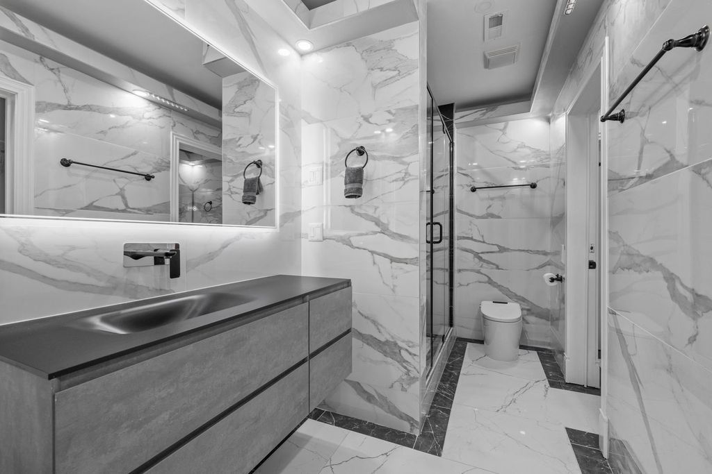Elegant Illinois Retreat Rare 1.43 Acre Estate Offering Ultimate Privacy and Opulence Priced at 4.1 Million 36
